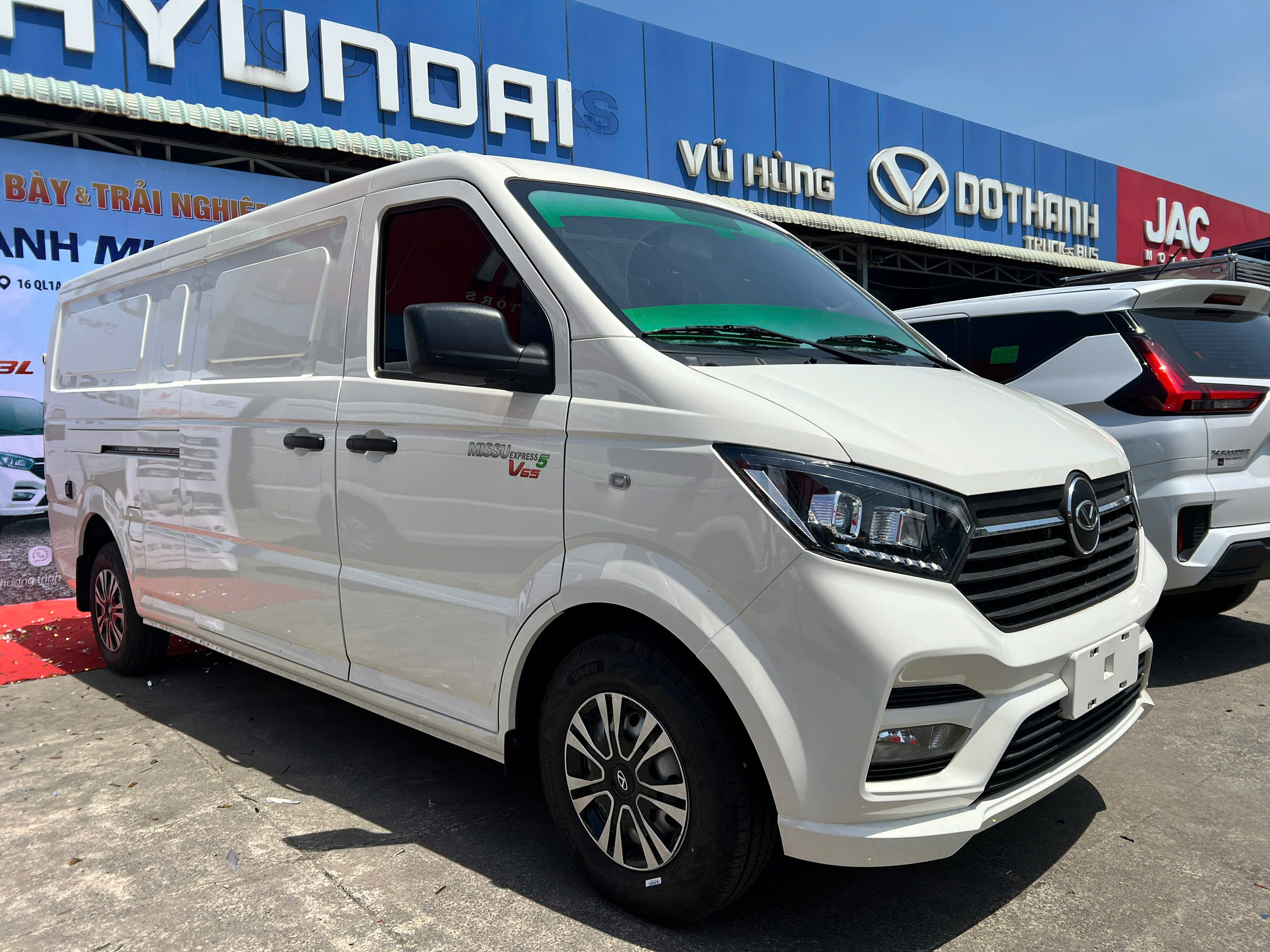 Ngoại thất xe Van V65 2 chỗ